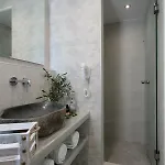 υάδες στούντιο και Διαμέρισμα Αγία Άννα
