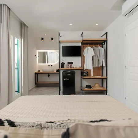 Iades & Apartment