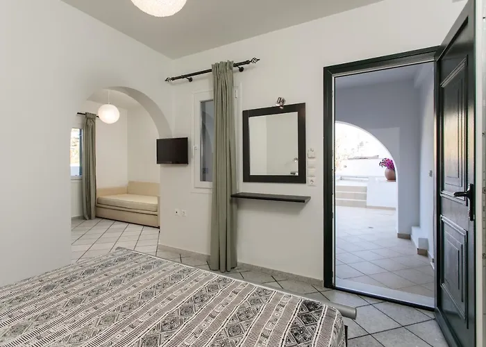 Iades & Agia Anna (Naxos)