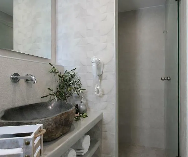 Iades & Apartamento Agia Anna (Naxos)